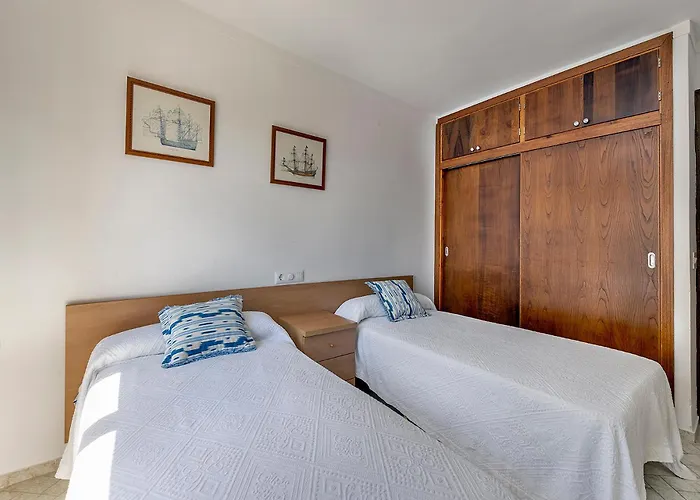 Llenaire 1, Sea View, Pool, Wifi Apartment *